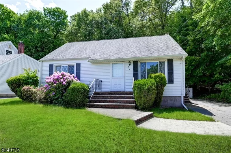 584 Goffle Hill Rd, Hawthorne Boro, NJ 07506