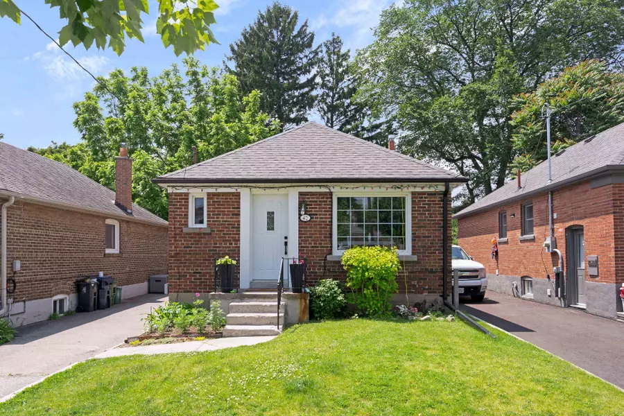 42 Smithfield DR, Toronto W07, ON M8Y 3M2
