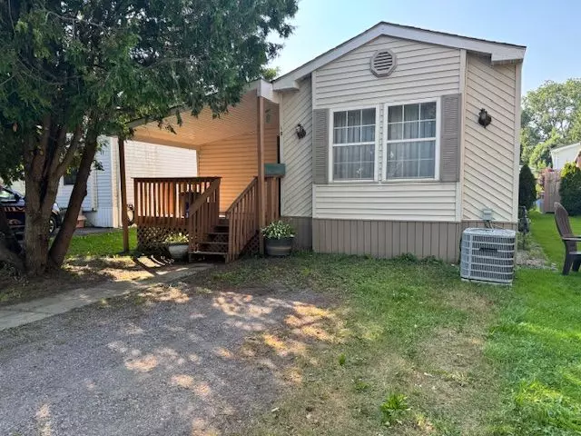 200 Agnes ST #10, Thames Centre, ON N0M 2P0