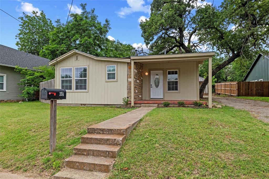 304 E Lee Avenue, Weatherford, TX 76086