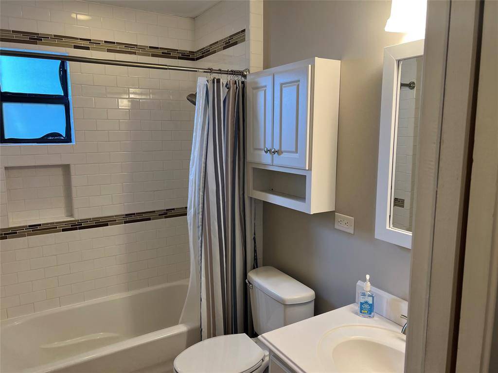 Dallas, TX 75235,5004 N Hall Street