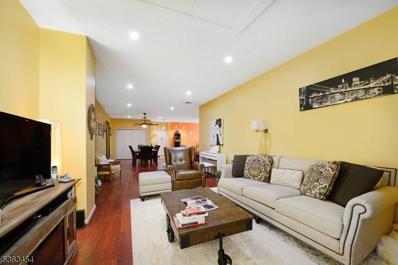 Jersey City, NJ 07306,75 Liberty Ave #5A