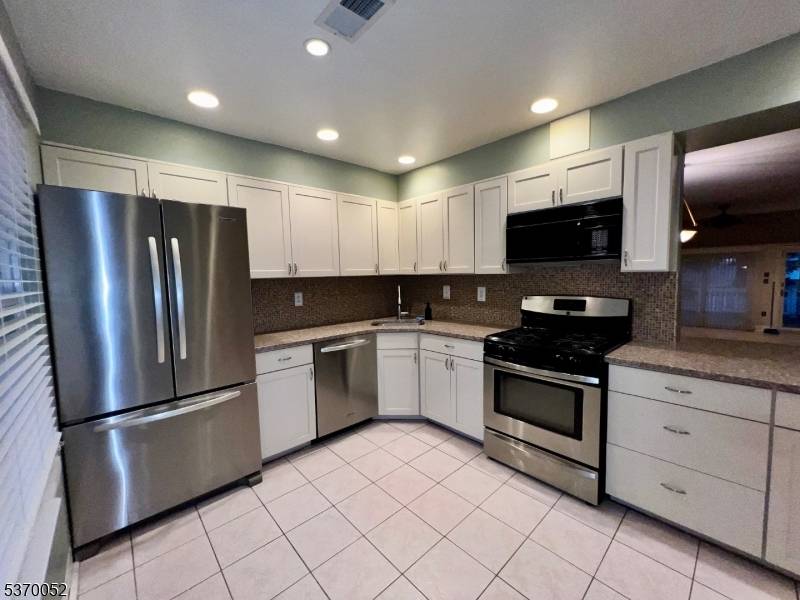North Brunswick Twp., NJ 08902,37 Albury Way