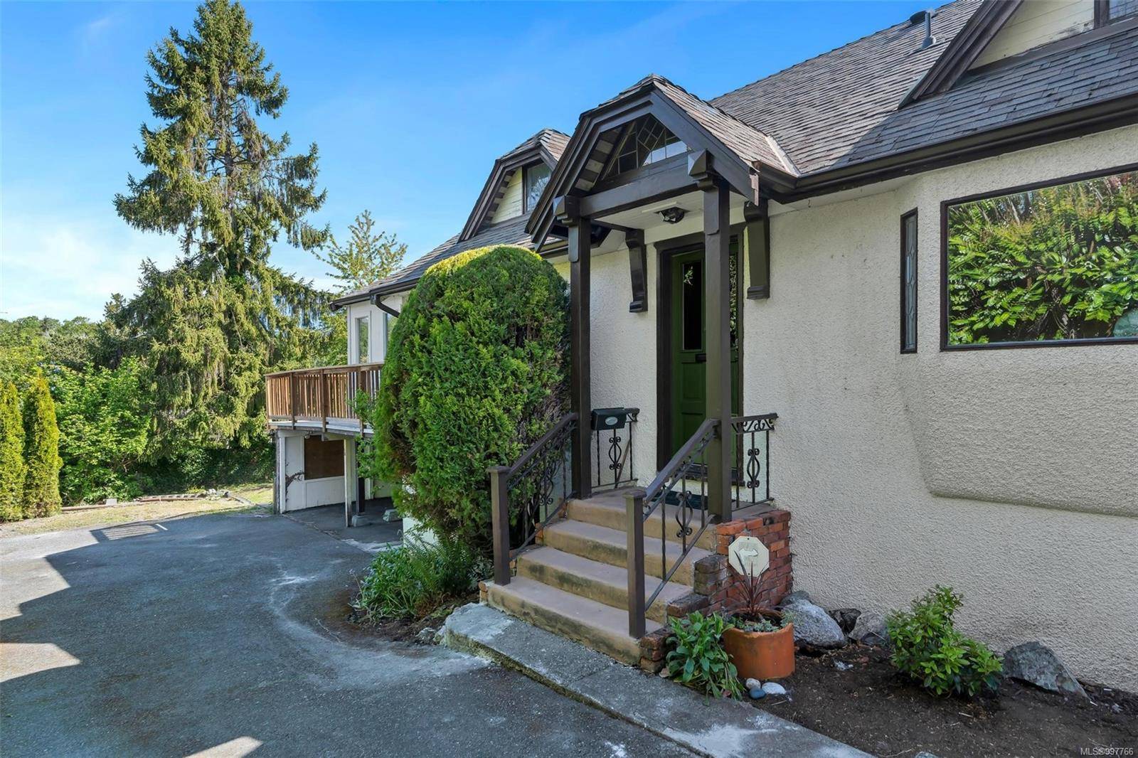 1498 Derby Rd, Saanich, BC V8P 1T5