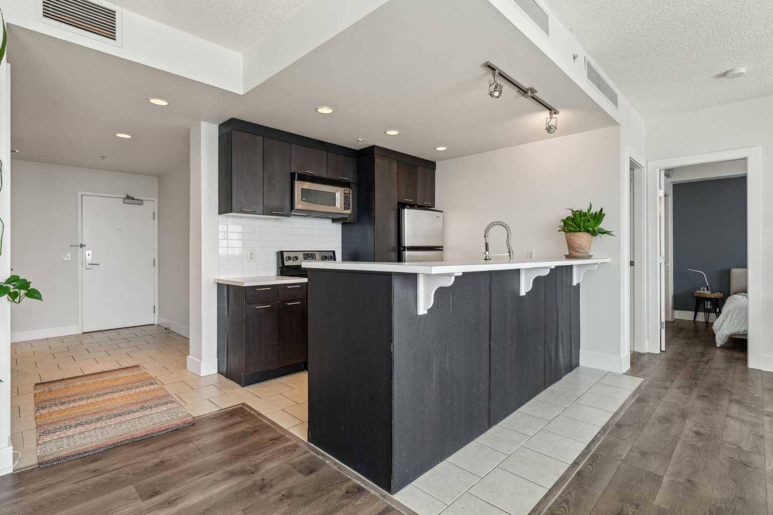 Calgary, AB T2G 0C7,433 11 AVE Southeast #2304
