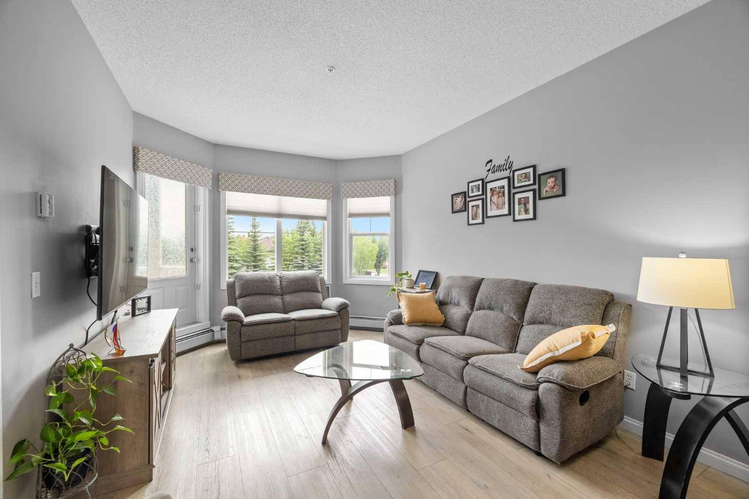 Calgary, AB T2Z 4P3,8 Prestwick Pond TER SE #220
