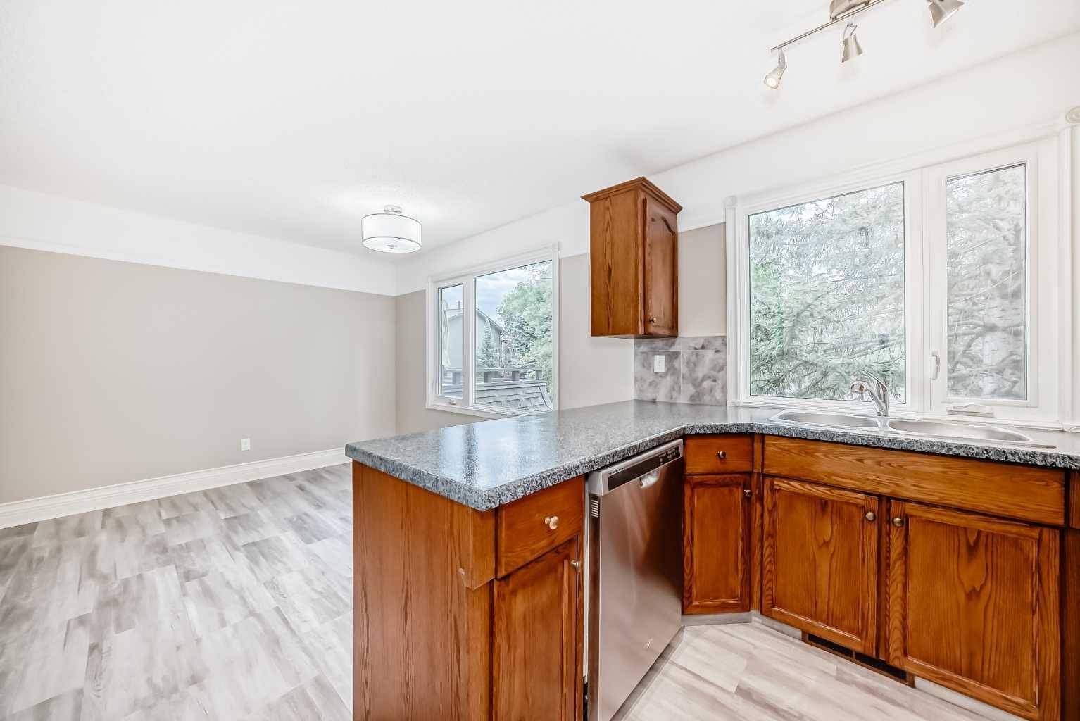 Calgary, AB t2v4s8,10030 Oakmoor WAY Southwest #5