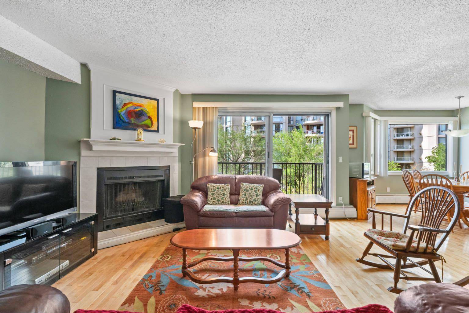 Calgary, AB T2P 0H1,821 3 AVE Southwest #25