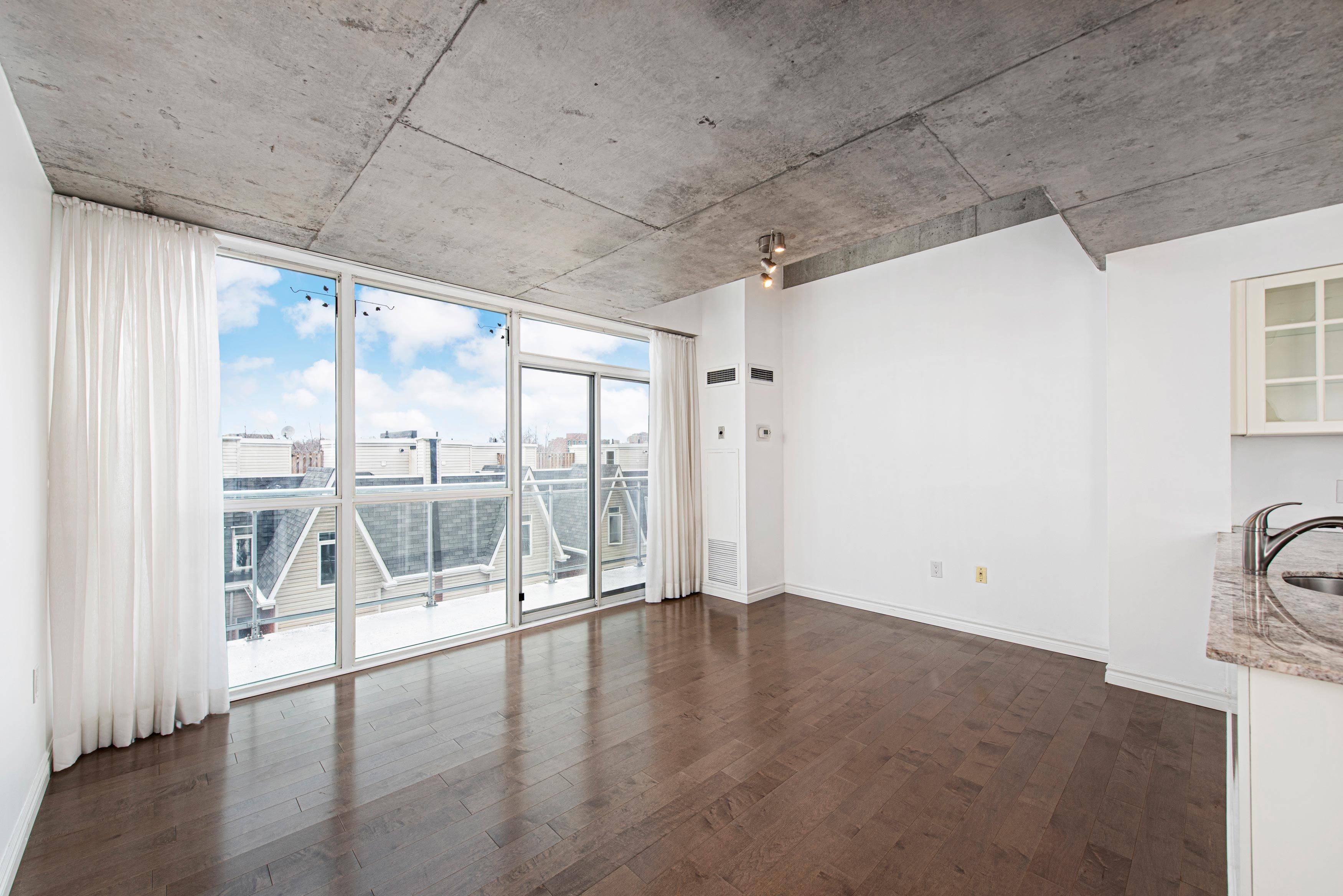 Toronto C01, ON M6K 3L9,954 King ST W #523