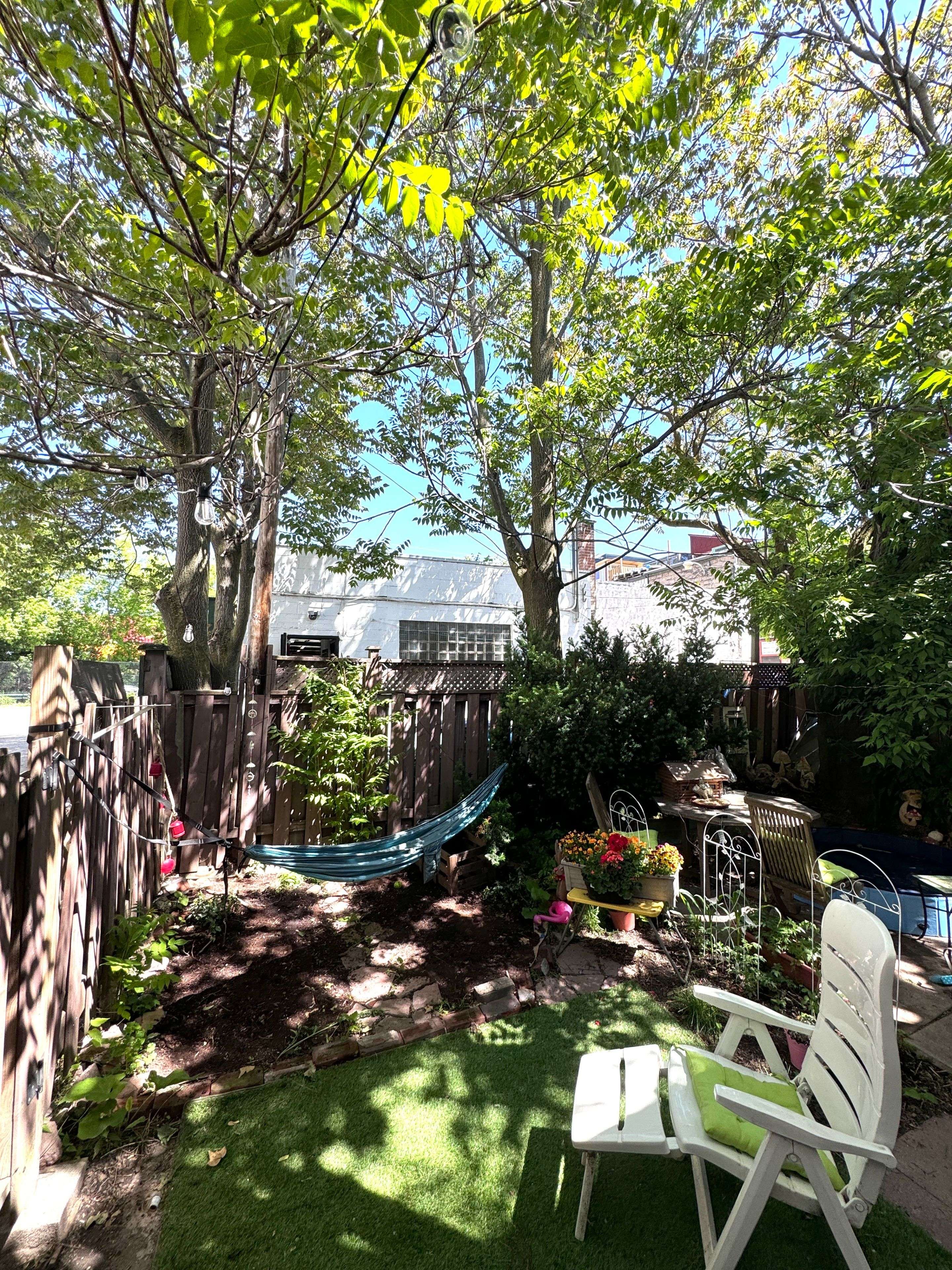 Toronto C02, ON M6G 1Y9,552 Dupont ST #1