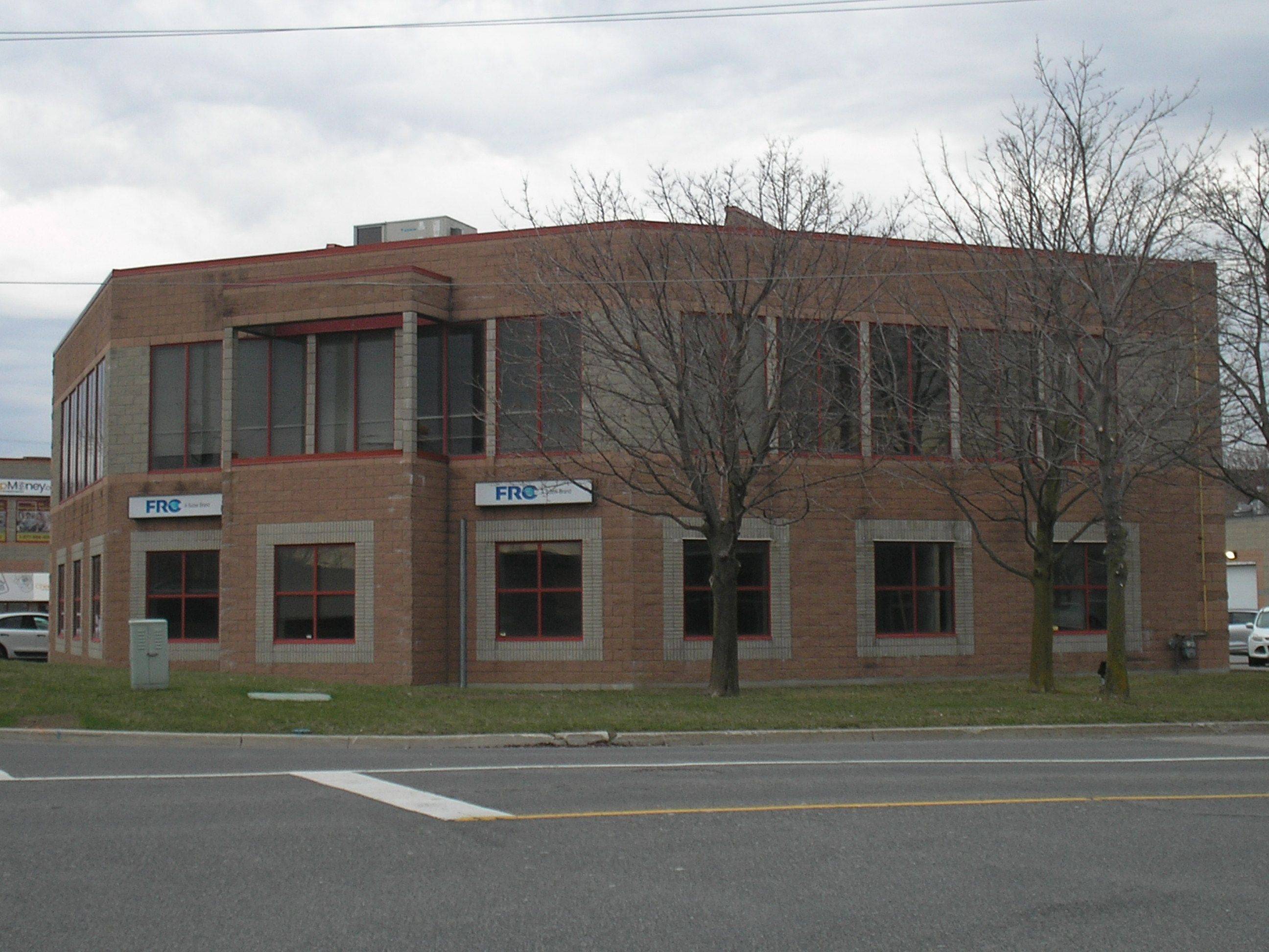 Whitby, ON L1N 9Y5,10 Sunray ST W #23A