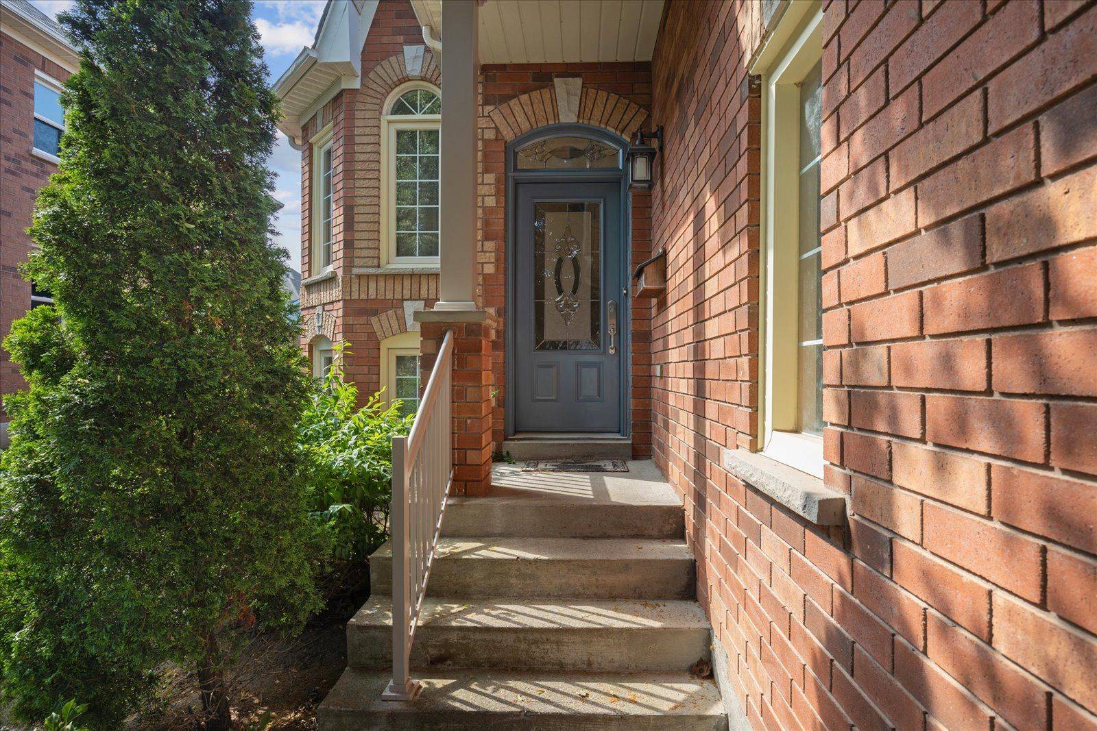 Whitby, ON L1M 1G4,15 Waring AVE