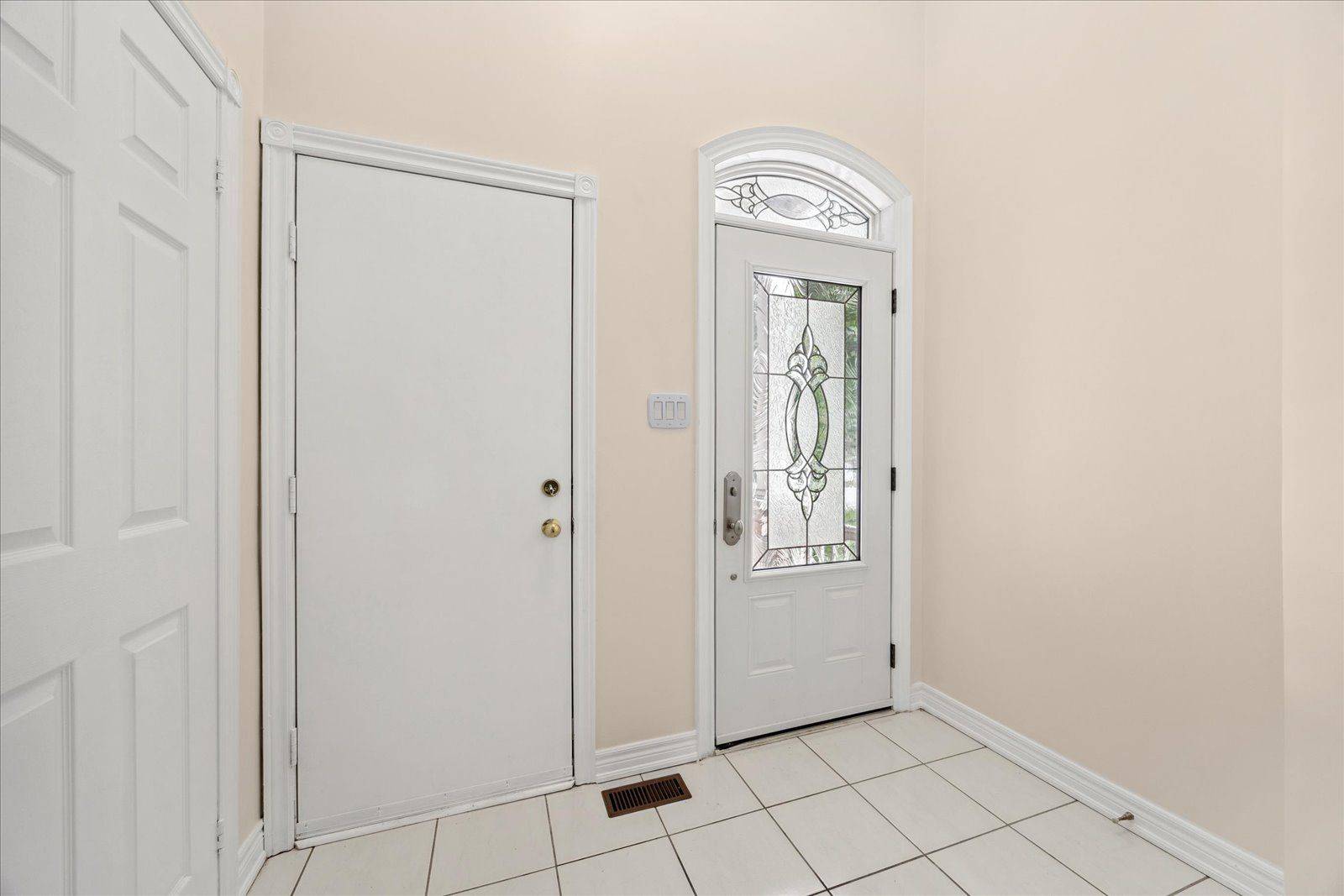 Whitby, ON L1M 1G4,15 Waring AVE
