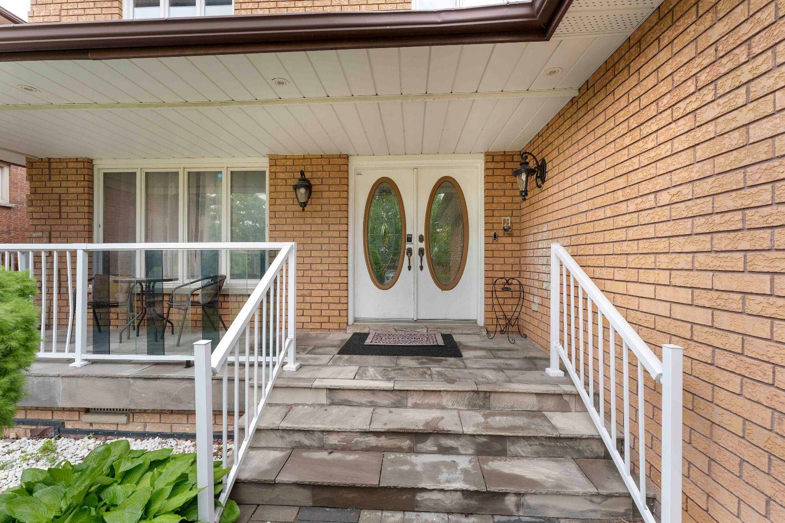 Oshawa, ON L1J 8H3,79 Elizabeth ST