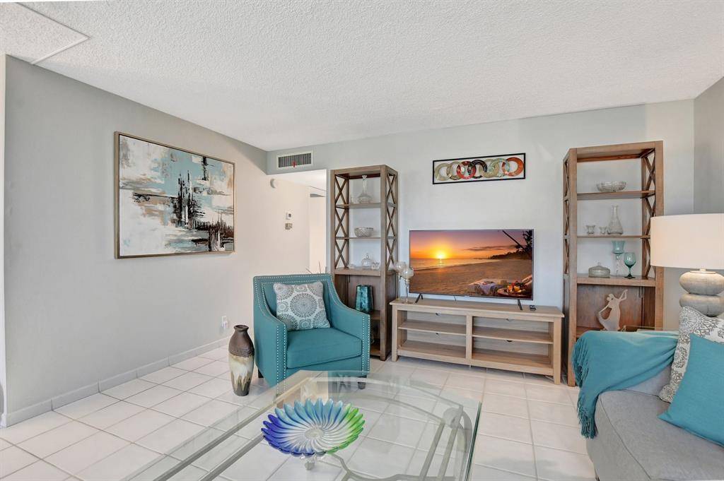 Delray Beach, FL 33484,204 Burgundy E #204