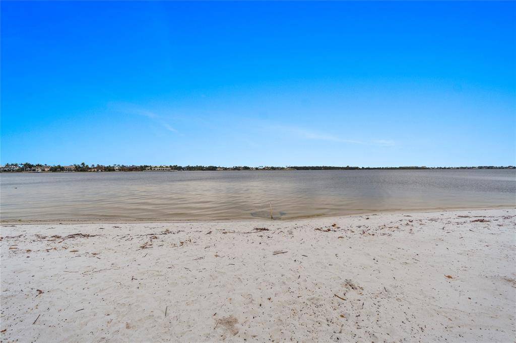 Hypoluxo, FL 33462,515 Via Villagio