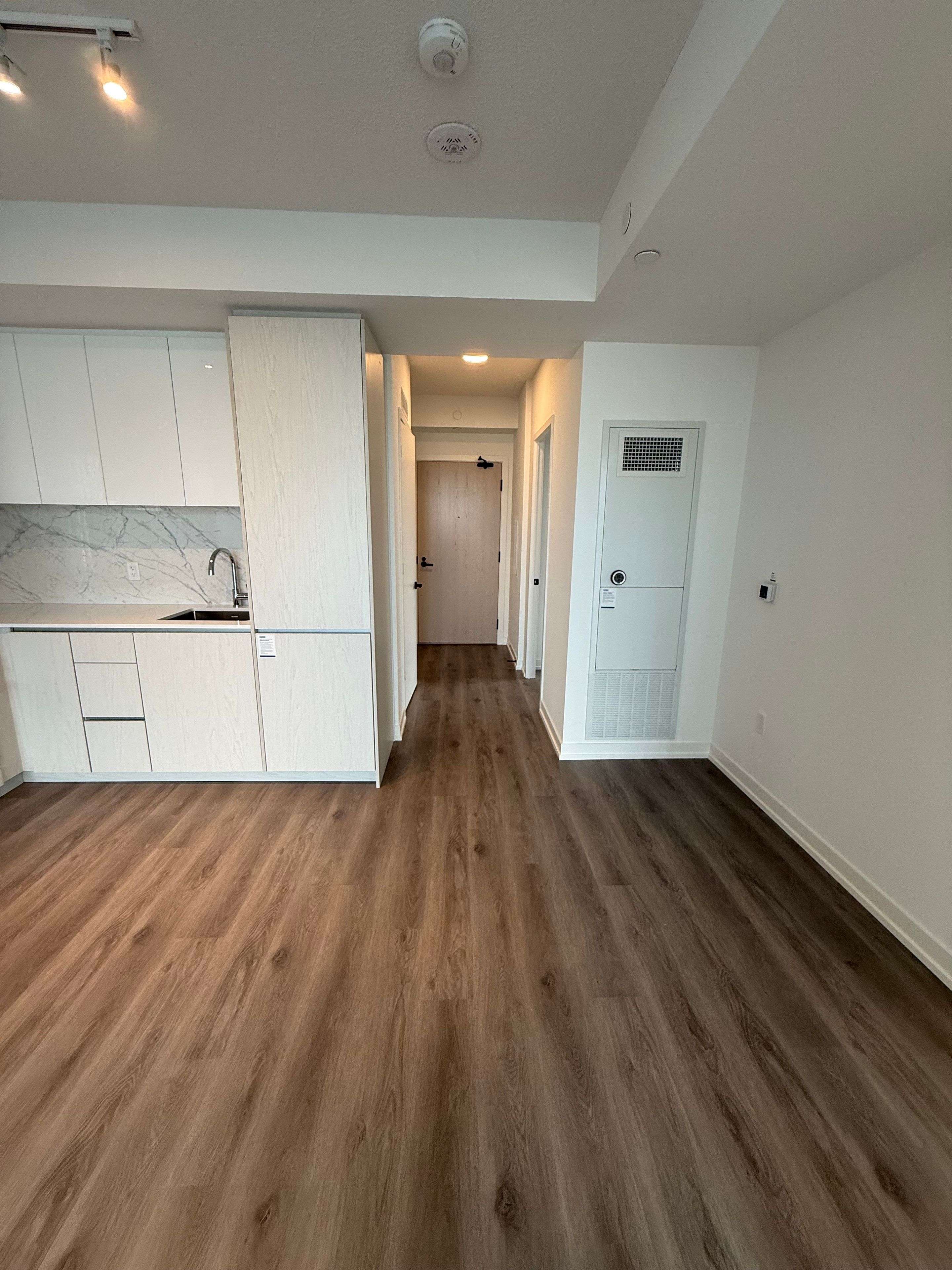 28 Interchange WAY #905, Vaughan, ON L4K 0P8