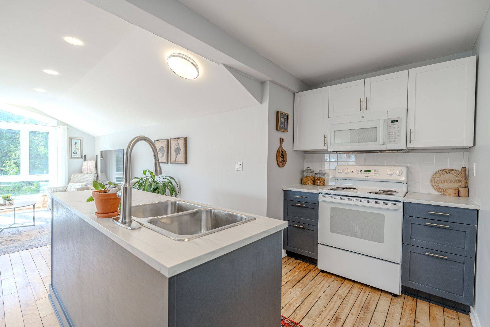 Penetanguishene, ON L0K 2E1,9866 County Road 93 N/A