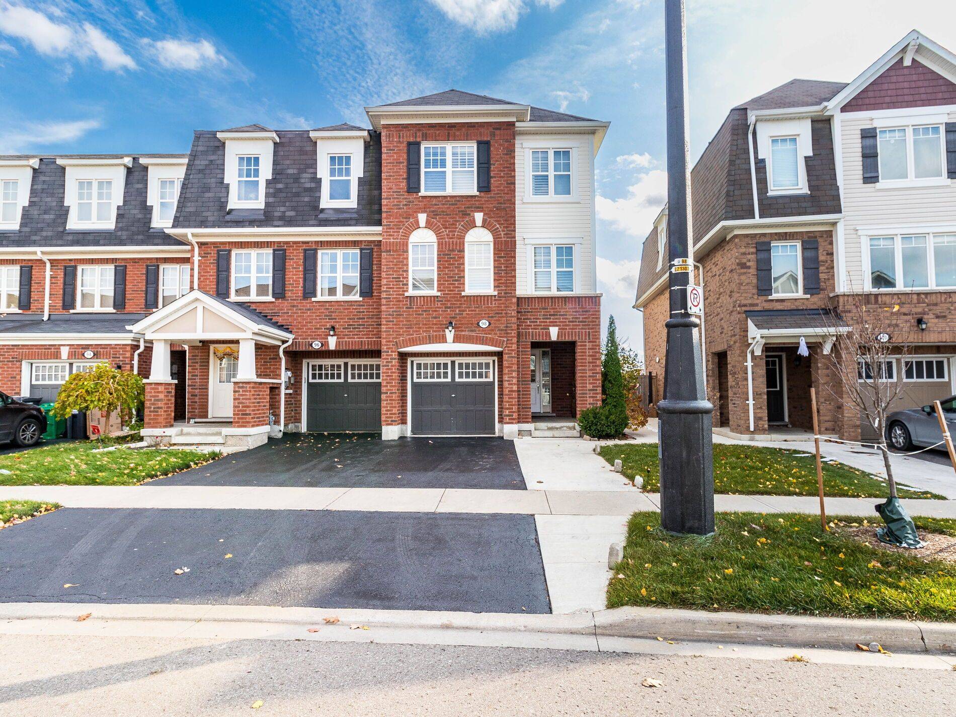 Brampton, ON L7A 4H4,98 Bannister CRES