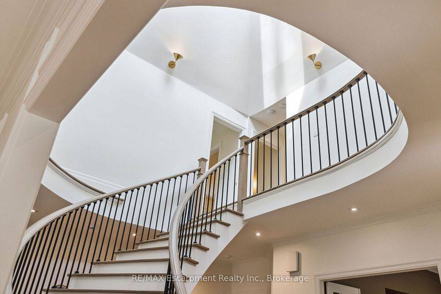 Oakville, ON L6J 4C8,212 Poplar DR