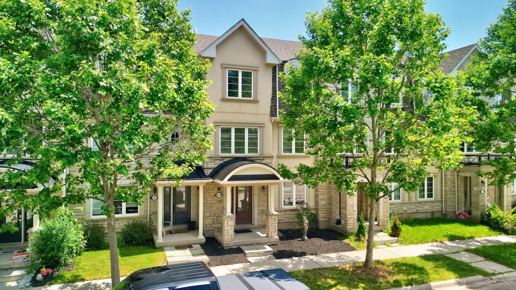 Oakville, ON L6M 0V2,244 Ellen Davidson DR