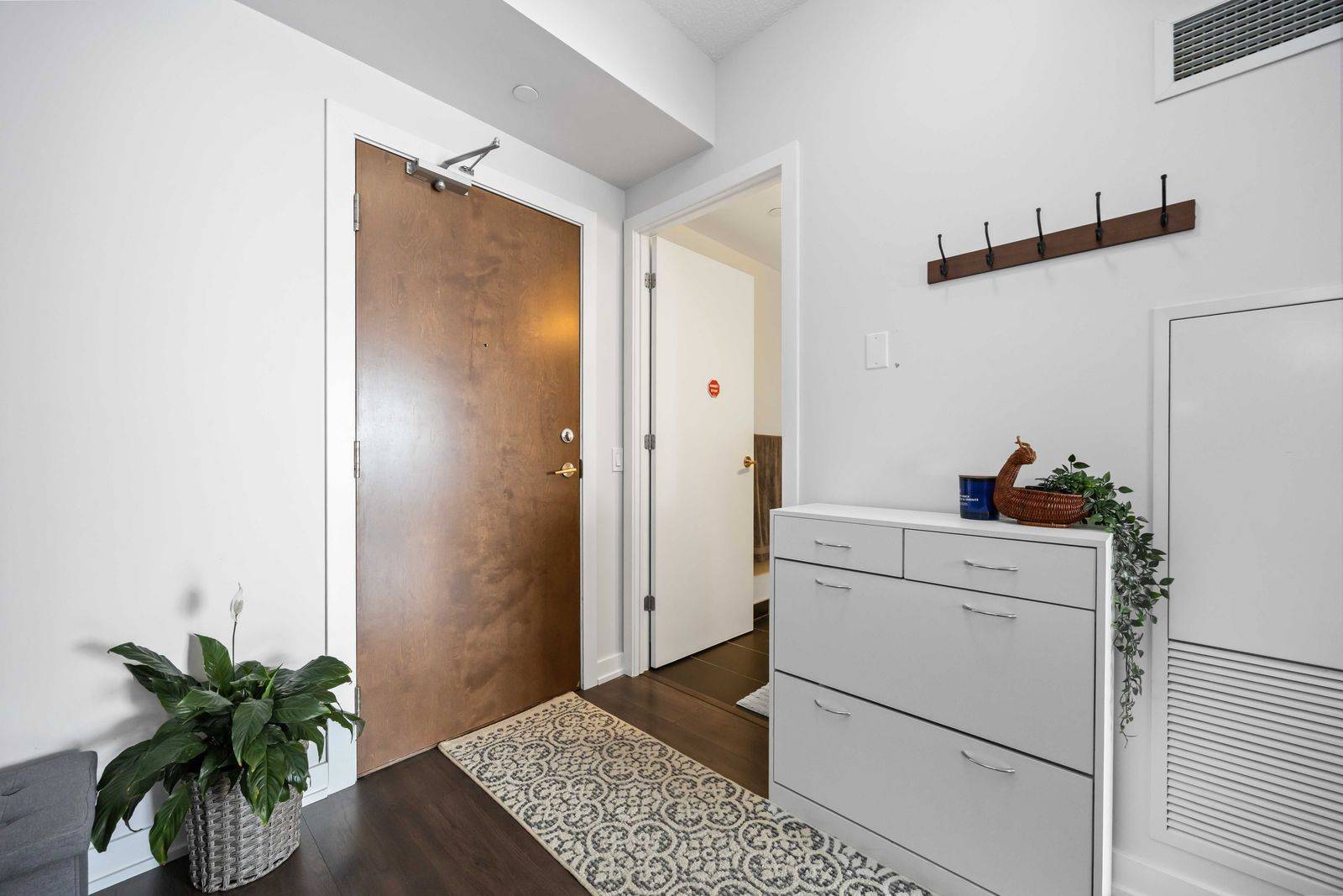 Toronto W06, ON M8V 1A4,2200 Lake Shore Blvd W BLVD #3802