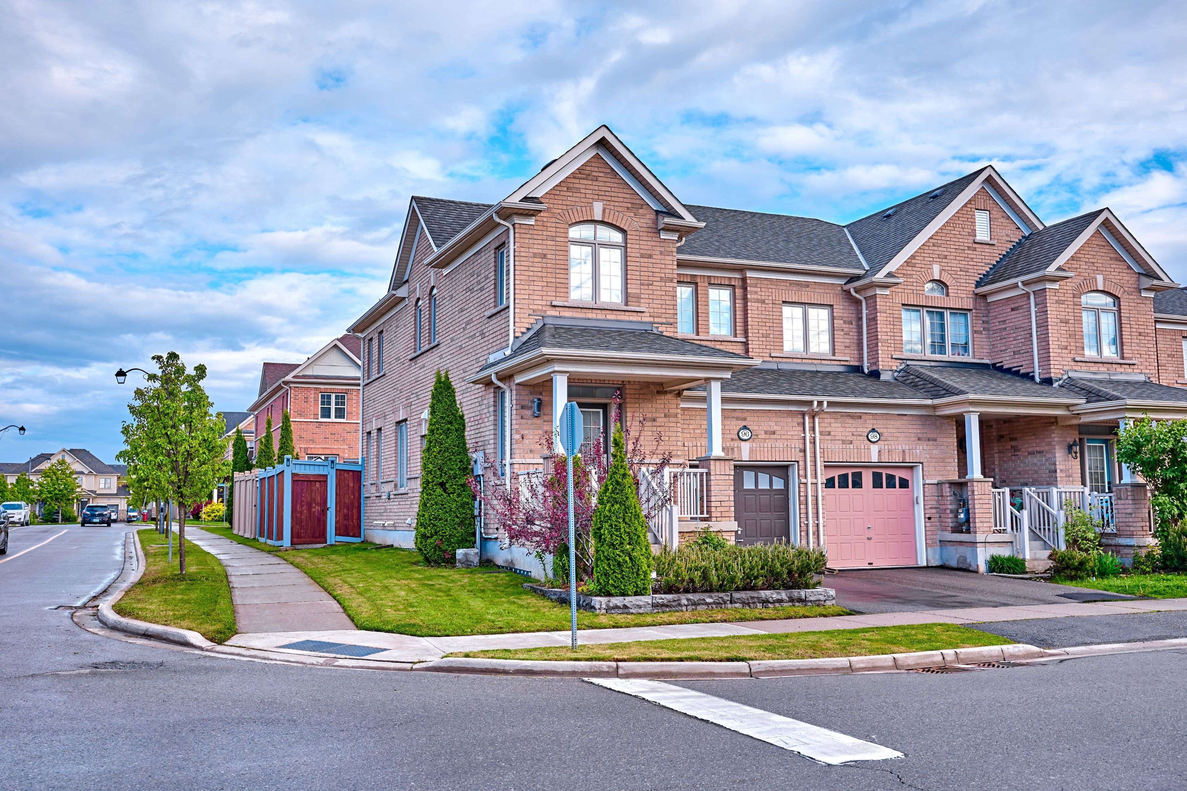 Milton, ON L9T 0R5,96 Kendall DR