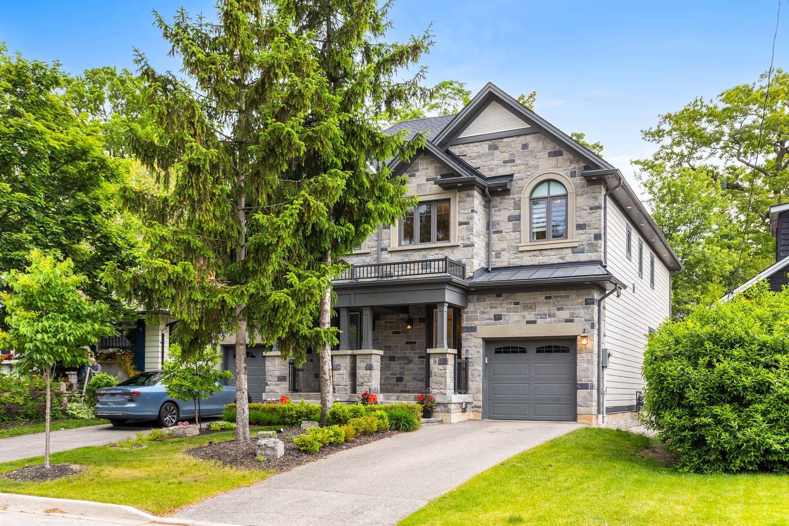 15A Elmwood AVE N, Mississauga, ON L5G 3J8