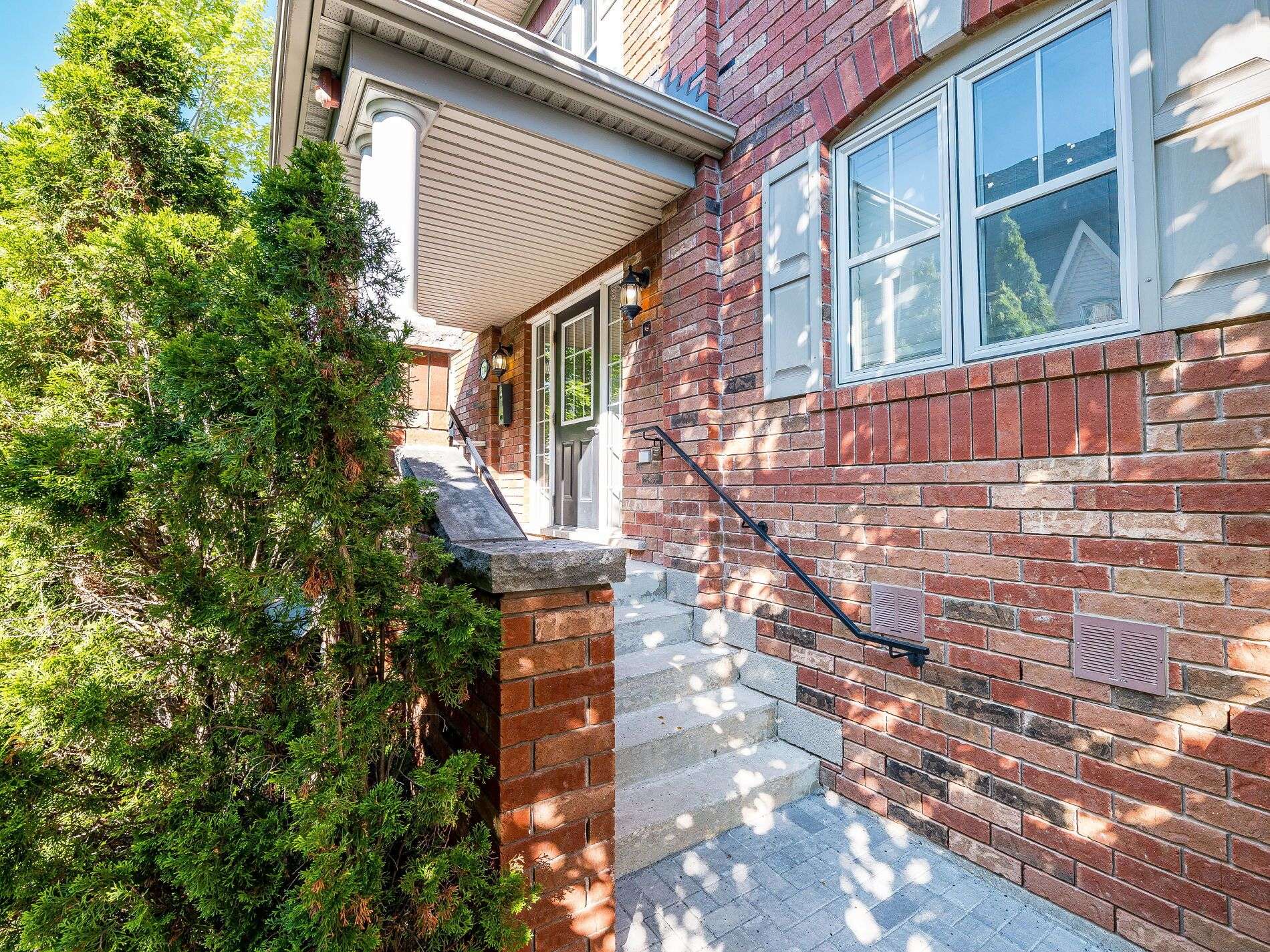 Mississauga, ON L5B 0B6,774 Neighbourhood CIR #2