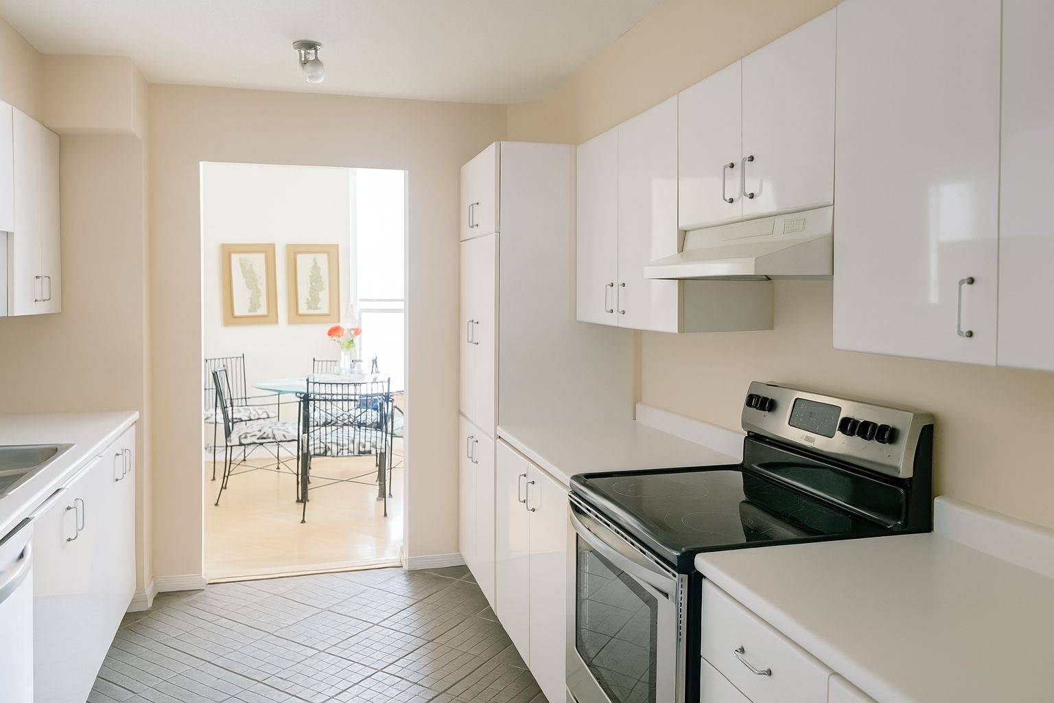 West Centre Town, ON K1Y 4T8,215 Parkdale AVE #1510