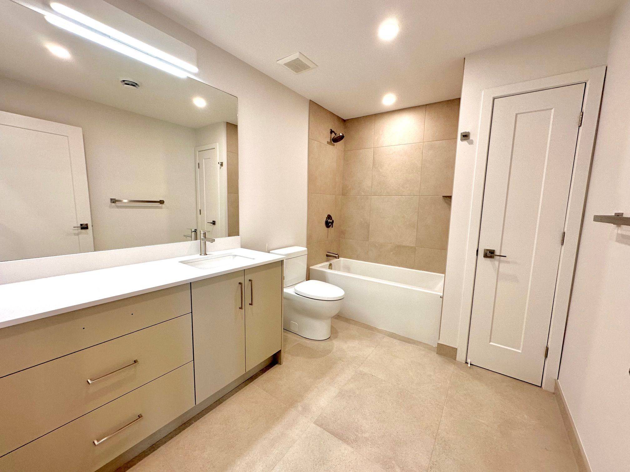 Vanier And Kingsview Park, ON K1L 7T8,254 GARNEAU ST #4
