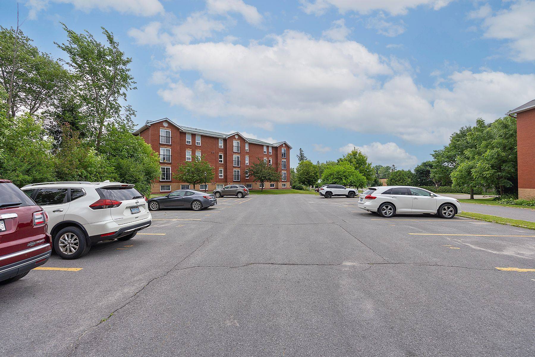 Gananoque, ON K7G 3C6,550 Talbot PL #402