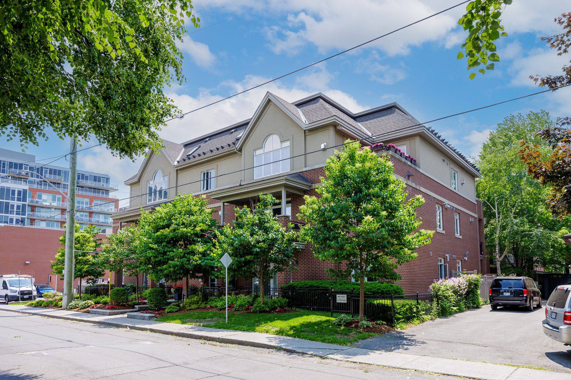 400 Mcleod ST #105, Ottawa Centre, ON K2P 1A6