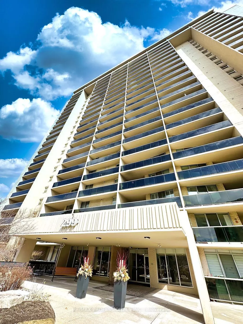Toronto W08, ON M9C 4V9,299 Mill RD #1508