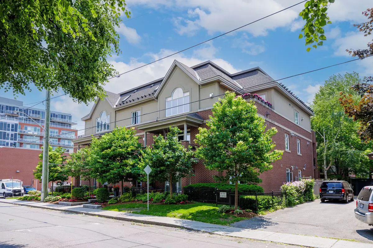 Ottawa Centre, ON K2P 1A6,400 Mcleod ST #105