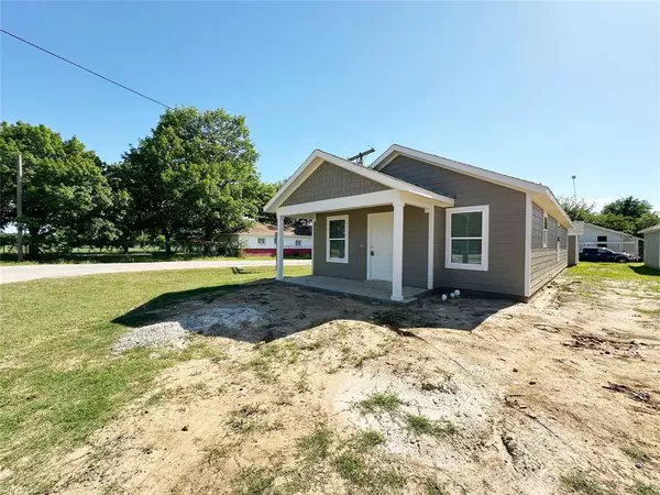 Mineral Wells, TX 76067,318 SW 14th