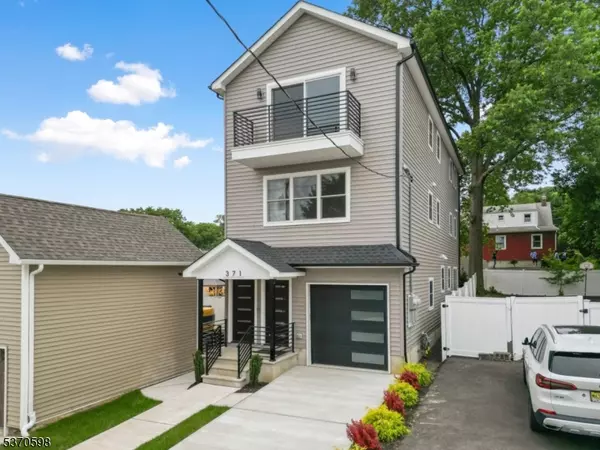 371 Hobart Ave, Haledon Boro, NJ 07508