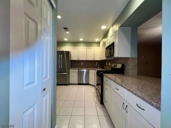 North Brunswick Twp., NJ 08902,37 Albury Way