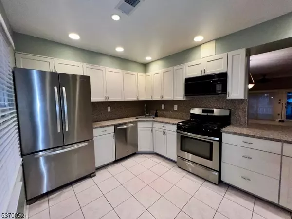 North Brunswick Twp., NJ 08902,37 Albury Way