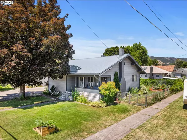 1025 Y AVE, La Grande, OR 97850