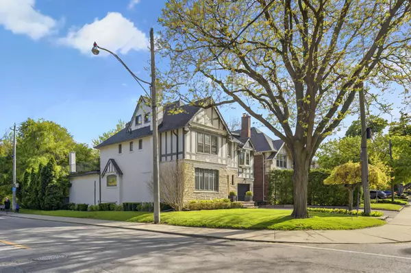 Toronto C04, ON M4R 1R8,67 Chatsworth DR