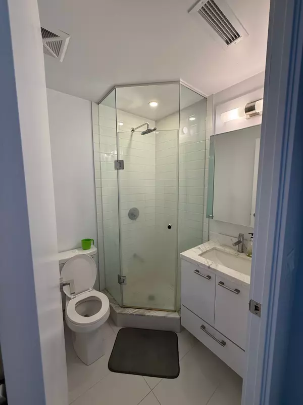 Toronto C10, ON M4S 2B4,2221 Yonge ST #3007