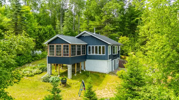 Hastings Highlands, ON K0L 2K0,928 Lake St Peter RD