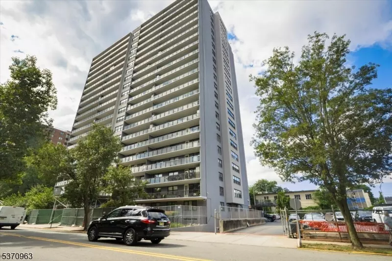 285 Aycrigg Ave #19B, Passaic City, NJ 07055