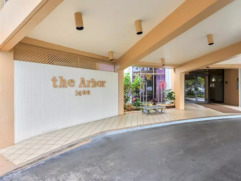 1400 Saint Charles Pl #211, Pembroke Pines, FL 33026