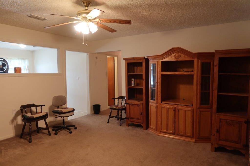 Bowie, TX 76230,605 E Wilbarger