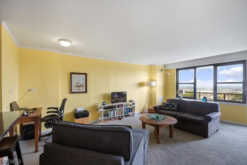 Passaic City, NJ 07055,285 Aycrigg Ave #19B