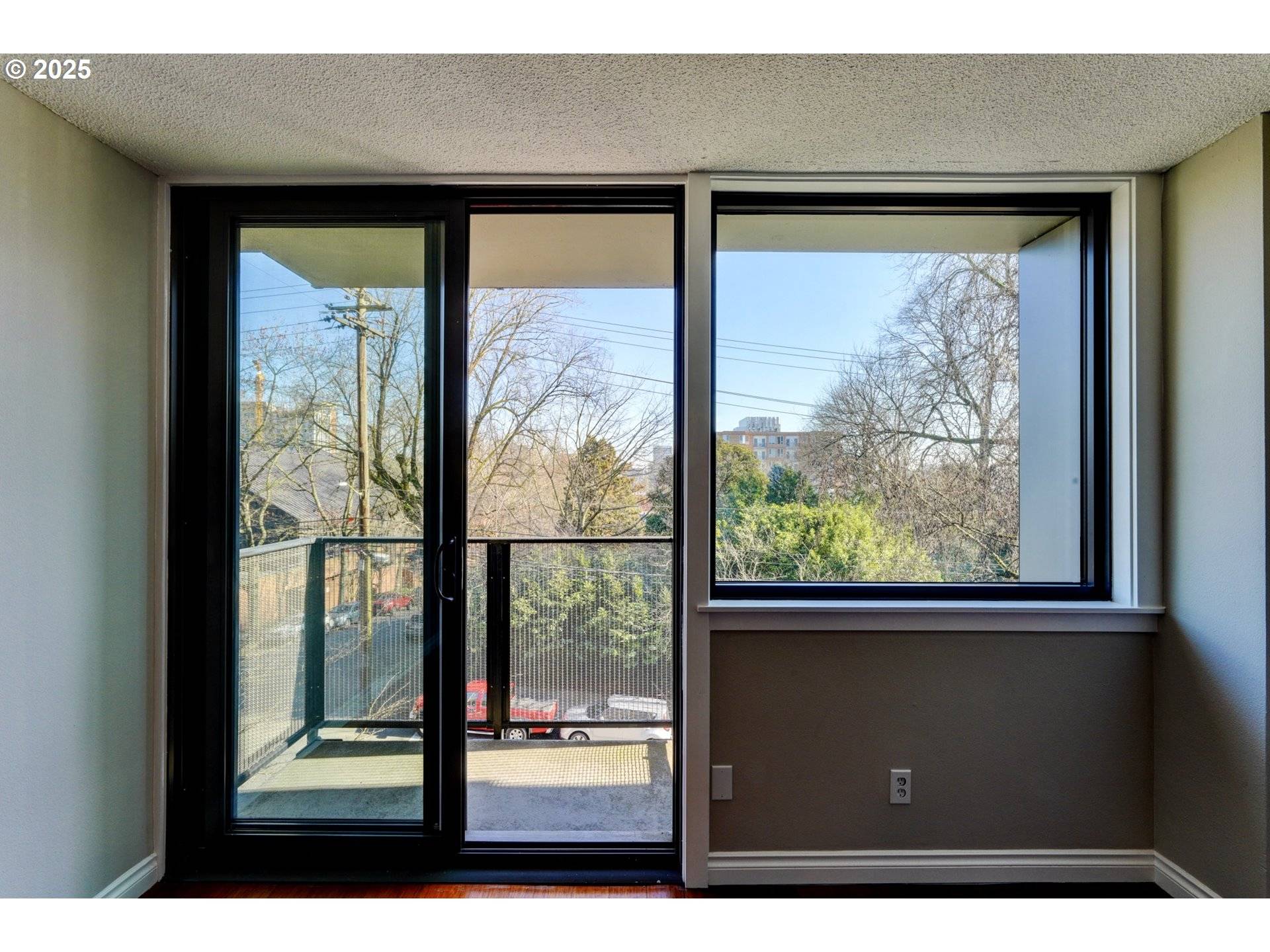 Portland, OR 97205,2020 SW MAIN ST #403