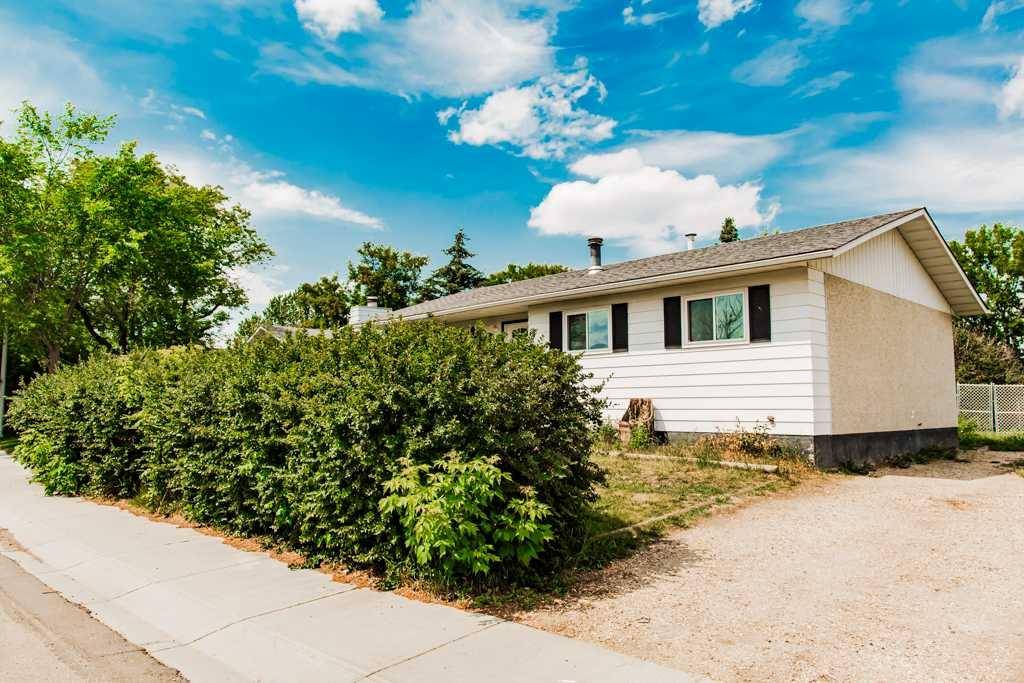 9502 80 AVE, Grande Prairie, AB T8V 5J4