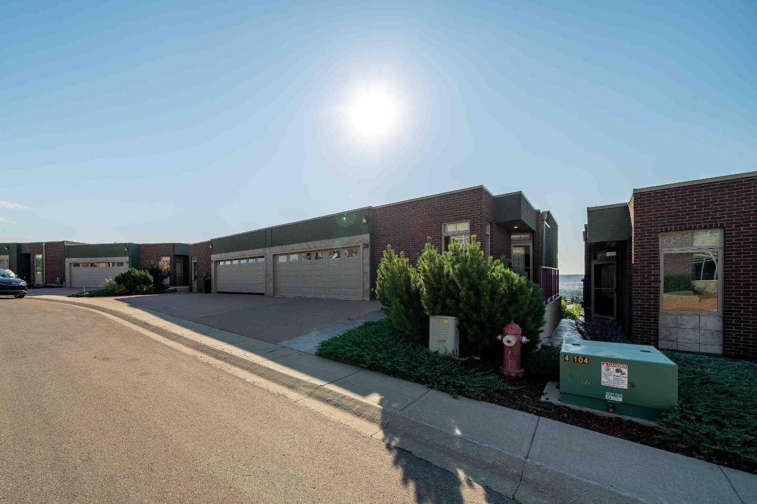 Medicine Hat, AB T1C2B5,26 Palisades Mews NE